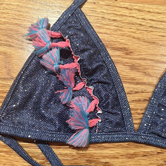 PilyQ pom pom bikini girls 8 - Picture 4 of 6